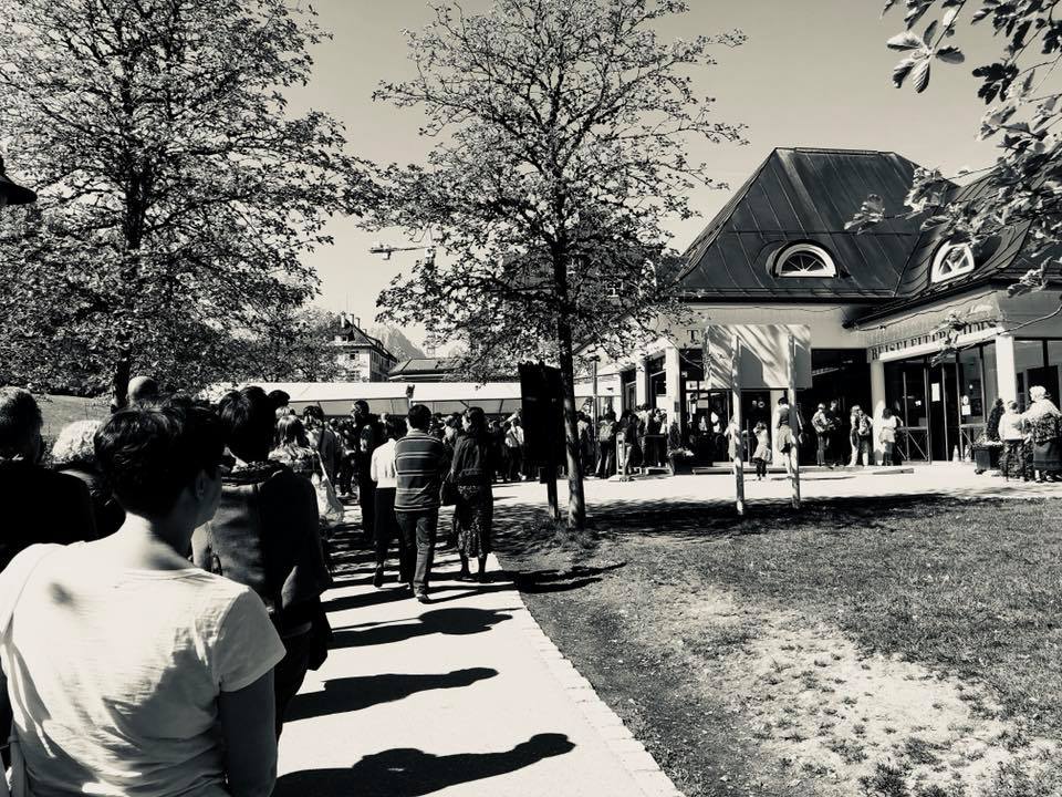 28b queue for castle.jpg